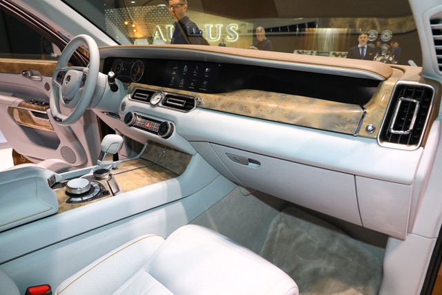 ‘Rolls-Royce của Nga’ bắt đầu sản xuất, giá quy đổi từ hơn 5,6 tỷ đồng - Ảnh 4.