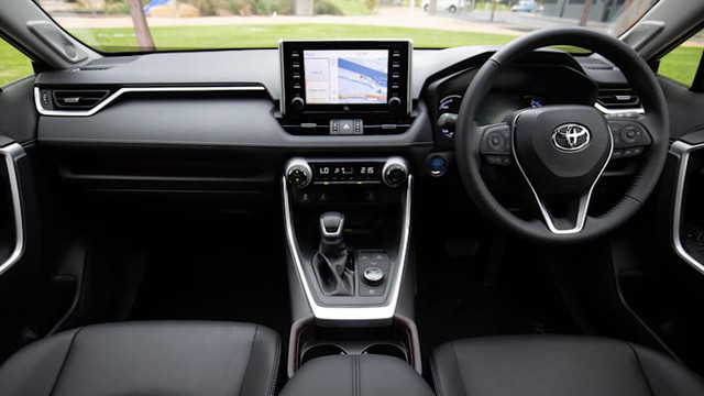 Toyota RAV4 2022 sắp ra mắt - Thế khó cho Honda CR-V và Mazda CX-5 - Ảnh 2.