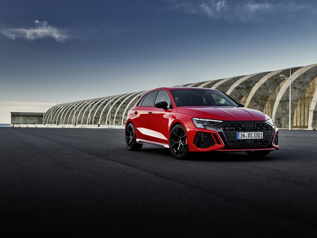 Ống xả fake đẹp quá, Audi phũ phàng photoshop xoá luôn cả ống xả thật trong bộ ảnh xe mới ra mắt - Ảnh 1.