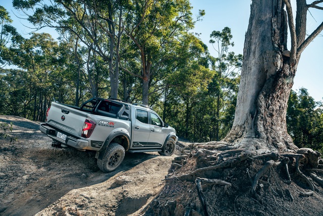 Nissan Navara Pro-4X Warrior 2022 - Áp lực mới cho Ford Ranger Raptor - Ảnh 4.