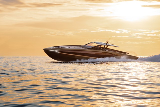 Tay đấm khét tiếng chi gần 100 tỷ mua siêu du thuyền như Lamborghini Sián - Ảnh 2.
