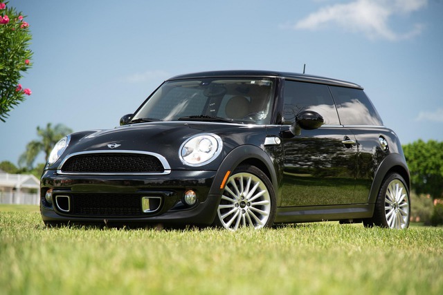 Rao bán Rolls-Royce MINI Cooper: Xe sang tiêu chuẩn siêu sang, giá hời cho đại gia - Ảnh 1.