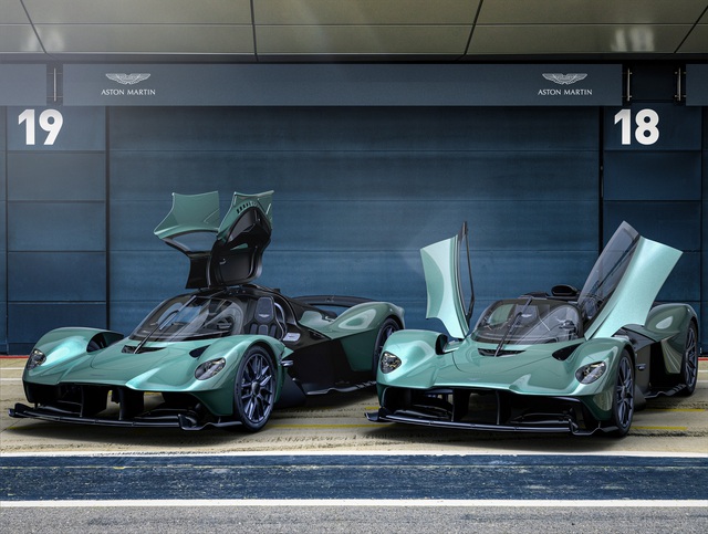 Aston Martin học Ferrari để đối đầu chính Ferrari, tự tin hơn với hậu thuẫn của Mercedes-Benz - Ảnh 2. Aston Martin học Ferrari để đối đầu chính Ferrari, tự tin hơn với hậu thuẫn của Mercedes-Benz - Ảnh 2.