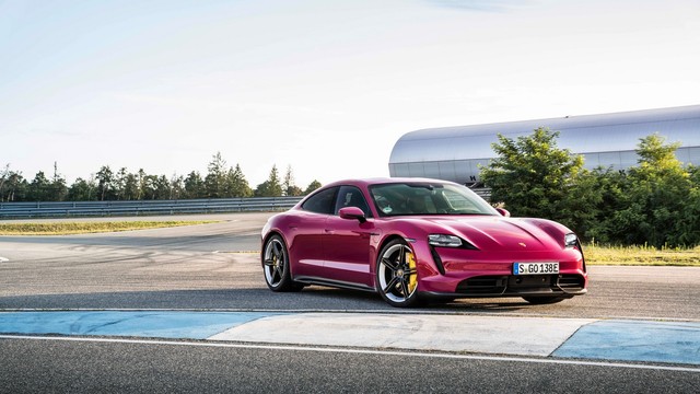 Ra mắt Porsche Taycan 2022: Thêm công nghệ, tăng tính cá nhân hoá, cho chọn màu giống túi xách, giày dép hay cả máy bay cá nhân - Ảnh 3.