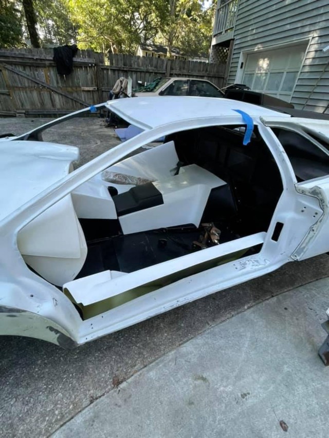 Siêu xe Lamborghini ‘pha ke’, chắp vá mỗi thứ một tí, không động cơ, rỗng ‘ruột’ nhưng vẫn hét giá 700 triệu đồng - Ảnh 3.