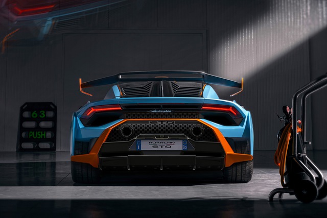 Lamborghini Huracan mạnh và đắt tiền nhất có mặt tại Việt Nam: Màu sơn độc, từng được Minh Nhựa ra kèo mua - Ảnh 3.