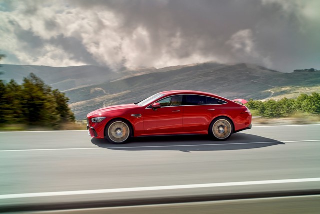 Thích xe gia đình lại đam mê tốc độ, Mercedes-AMG GT 63 E Performance là lựa chọn tham khảo mạnh hơn Lamborghini Aventador SVJ - Ảnh 2.
