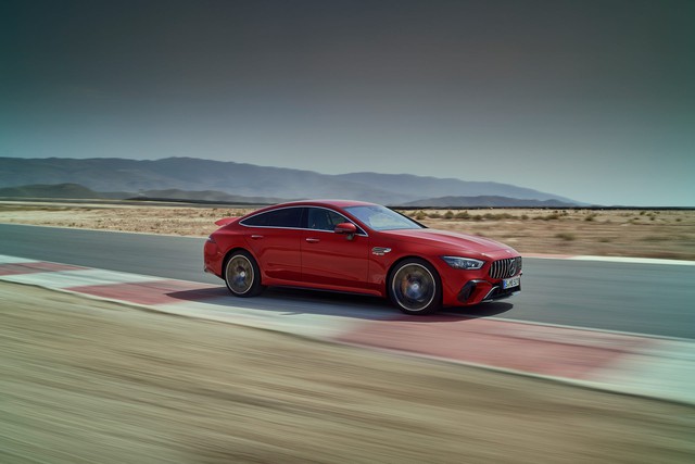 Thích xe gia đình lại đam mê tốc độ, Mercedes-AMG GT 63 E Performance là lựa chọn tham khảo mạnh hơn Lamborghini Aventador SVJ - Ảnh 1.