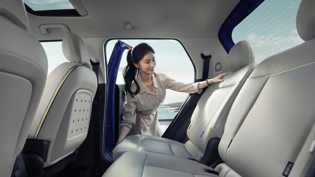 Hyundai Casper lần đầu lộ nội thất: Chiếc xe đầu tiên có ghế lái gập phẳng, giá quy đổi từ 270 triệu đồng, hot đến mức Tổng thống Hàn Quốc cũng đặt một chiếc - Ảnh 4.