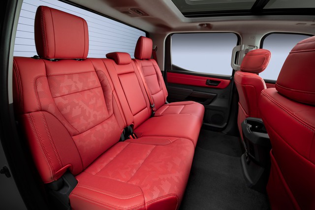 Đây là Toyota Tundra TRD Pro - Bán tải full đồ chơi đấu Ford F-150 Raptor - Ảnh 7.