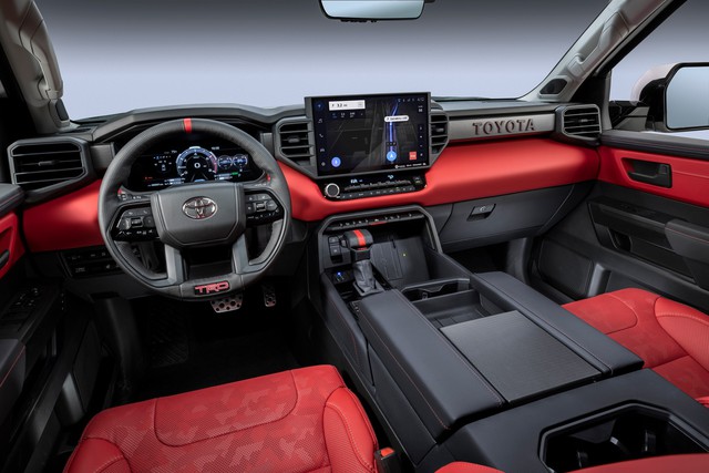 Đây là Toyota Tundra TRD Pro - Bán tải full đồ chơi đấu Ford F-150 Raptor - Ảnh 5.