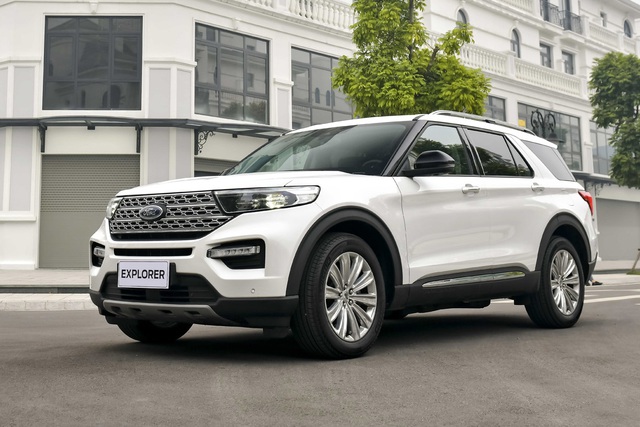 Khách Việt mất thêm 300 triệu đồng để mua Ford Explorer 2022 sớm dù không kịp có xe chơi Tết - Ảnh 1.