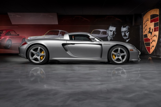 Porsche Carrera GT bán đấu giá 2 triệu USD và đây cách các đại gia làm giàu từ siêu xe - Ảnh 2.