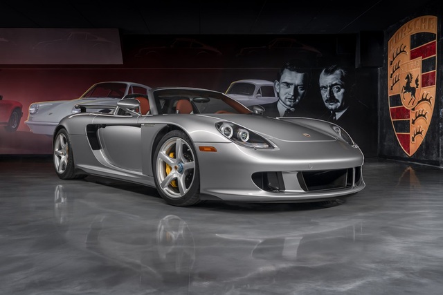 Porsche Carrera GT bán đấu giá 2 triệu USD và đây cách các đại gia làm giàu từ siêu xe - Ảnh 1.