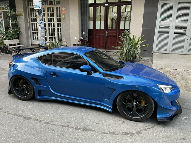 Độ widebody ấn tượng, Toyota GT 86 có giá bán lại ngang ngửa với Honda Civic đập hộp - Ảnh 4.