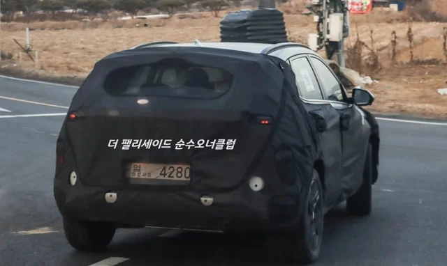 Hyundai Kona 2023 lần đầu lộ diện, sẽ chơi lớn với 2 cầu như SUV đích thực - Ảnh 2.