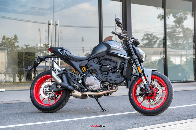 Ducati Monster 2022 đầu tiên về Việt Nam, giá từ 439 triệu đồng - Ảnh 3.