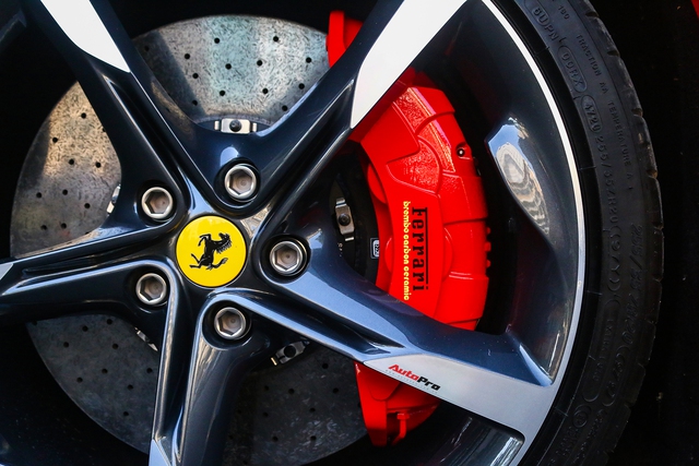 Vừa về nước, Ferrari SF90 Stradale thứ 3 Việt Nam đã lăn bánh du xuân, chủ nhân được đồn đoán là chồng cũ Lệ Quyên - Ảnh 9.