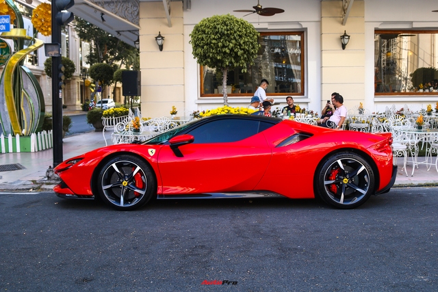 Vừa về nước, Ferrari SF90 Stradale thứ 3 Việt Nam đã lăn bánh du xuân, chủ nhân được đồn đoán là chồng cũ Lệ Quyên - Ảnh 3.