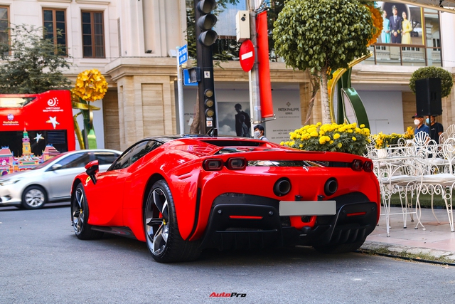 Vừa về nước, Ferrari SF90 Stradale thứ 3 Việt Nam đã lăn bánh du xuân, chủ nhân được đồn đoán là chồng cũ Lệ Quyên - Ảnh 2.