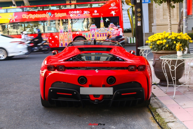 Vừa về nước, Ferrari SF90 Stradale thứ 3 Việt Nam đã lăn bánh du xuân, chủ nhân được đồn đoán là chồng cũ Lệ Quyên - Ảnh 8.