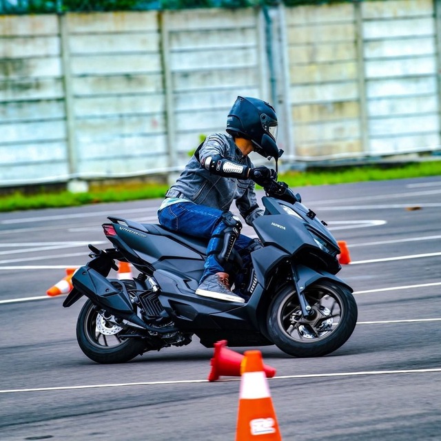 So kè Honda Vario 160 và Vario 150 tại đại lý: Nâng cấp về trang bị là thế mạnh của Vario thế hệ mới - Ảnh 7.