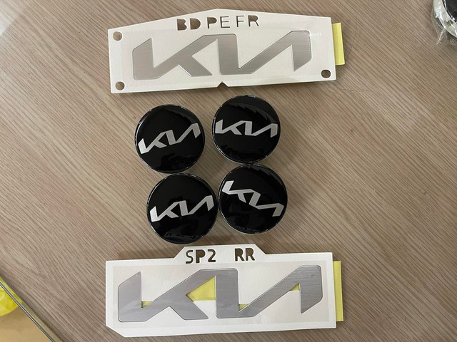 Chủ xe Kia Cerato, Soluto tốn tiền triệu phá zin, sơn lại xe để nâng cấp logo mới cho hợp thời - Ảnh 2.