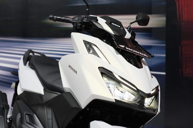 Ảnh thực tế Honda Vario 2022 vừa ra mắt: Làm khó Yamaha NVX, nhiều nâng cấp, sớm được đại lý tư nhân đưa về Việt Nam - Ảnh 4.
