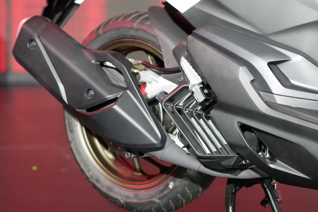 Ảnh thực tế Honda Vario 2022 vừa ra mắt: Làm khó Yamaha NVX, nhiều nâng cấp, sớm được đại lý tư nhân đưa về Việt Nam - Ảnh 9.