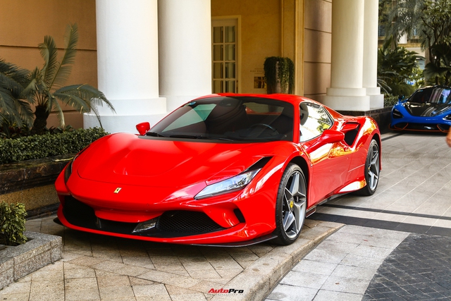 Siêu xe tiền tỷ đua nhau đổ ra đường du xuân: CEO nhà thuốc lái Ferrari mui trần, đại gia lan đột biến xuất hiện cùng McLaren - Ảnh 9.