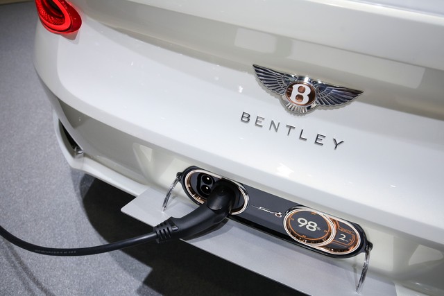 Bentley sắp ra mắt xe mới, đại gia thích đi đầu có thể đặt hàng trong năm nay - Ảnh 1. Bentley sắp ra mắt xe mới, đại gia thích đi đầu có thể đặt hàng trong năm nay - Ảnh 1.