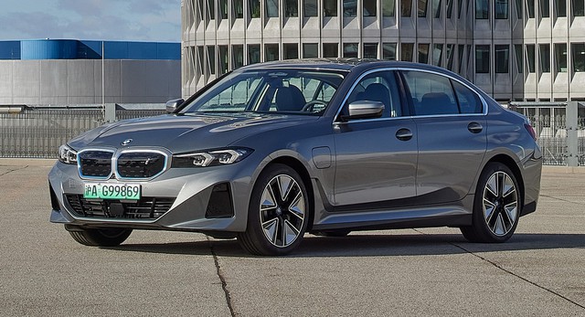 BMW 3-Series 2022 bất ngờ lộ diện với phiên bản ít ai ngờ tới: Dùng điện hoàn toàn, sạc một lần đi hơn 520 km - Ảnh 1.