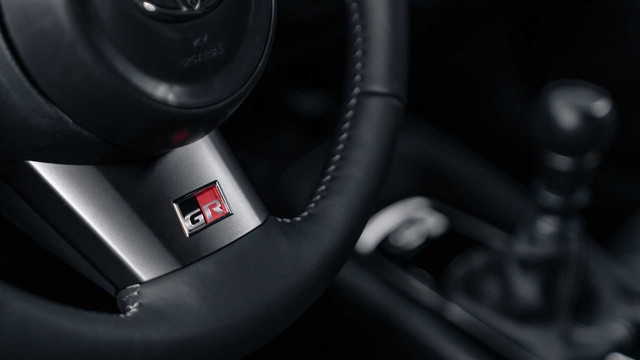 Toyota GR Corolla chính thức ra mắt, hứa hẹn là đối thủ xứng tầm cho Honda Civic Type R - Ảnh 8.