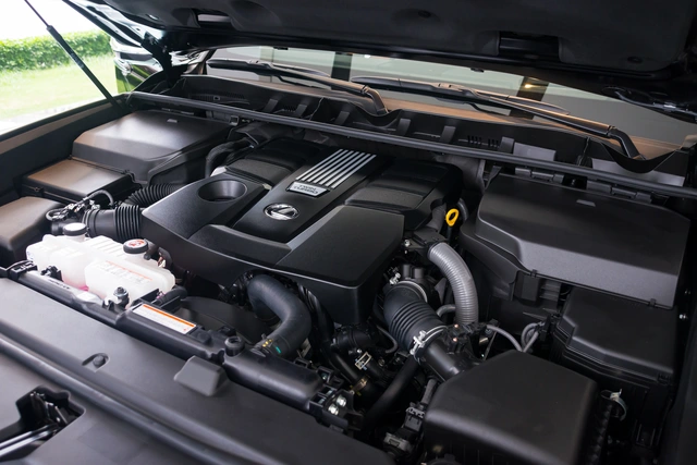 Đang là hàng hot, bộ đôi Lexus LX 600 bản 4 chỗ nhập tư nhân về Việt Nam có giá cao hơn 3 tỷ đồng so với xe chính hãng - Ảnh 6. Đang là hàng hot, bộ đôi Lexus LX 600 bản 4 chỗ nhập tư nhân về Việt Nam có giá cao hơn 3 tỷ đồng so với xe chính hãng - Ảnh 6.
