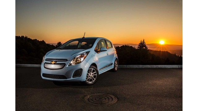 GM ngừng hỗ trợ thay ắc quy điện cho Chevrolet Spark: Bài toán quá khó cho khách hàng - Ảnh 2.