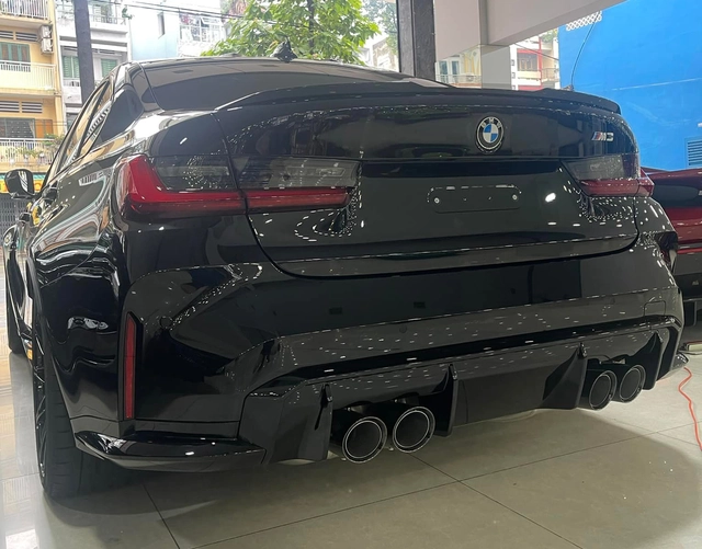 BMW M3 2022 đầu tiên về Việt Nam: Hàng hiệu cho dân chơi dám bỏ vài tỷ đồng để mua xe số sàn - Ảnh 3. BMW M3 2022 đầu tiên về Việt Nam: Hàng hiệu cho dân chơi dám bỏ vài tỷ đồng để mua xe số sàn - Ảnh 3.