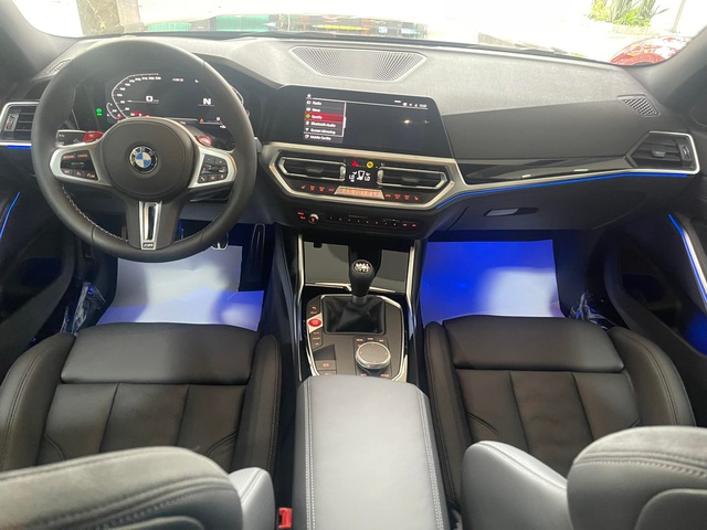 BMW M3 2022 đầu tiên về Việt Nam: Hàng hiệu cho dân chơi dám bỏ vài tỷ đồng để mua xe số sàn - Ảnh 5. BMW M3 2022 đầu tiên về Việt Nam: Hàng hiệu cho dân chơi dám bỏ vài tỷ đồng để mua xe số sàn - Ảnh 5.