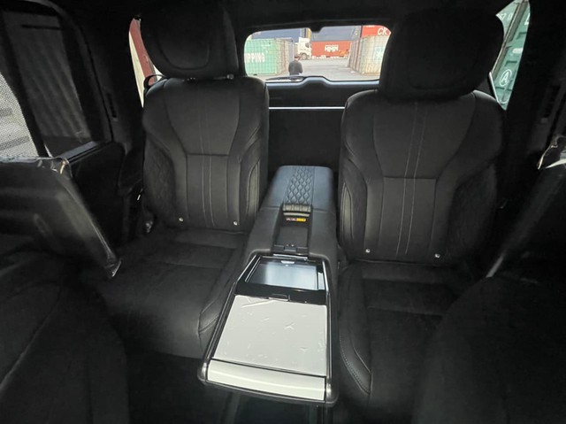 Đang là hàng hot, bộ đôi Lexus LX 600 bản 4 chỗ nhập tư nhân về Việt Nam có giá cao hơn 3 tỷ đồng so với xe chính hãng - Ảnh 5. Đang là hàng hot, bộ đôi Lexus LX 600 bản 4 chỗ nhập tư nhân về Việt Nam có giá cao hơn 3 tỷ đồng so với xe chính hãng - Ảnh 5.