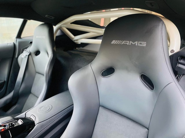 Cận cảnh Mercedes-AMG GT R Pro màu trắng độc nhất Việt Nam giống chiếc Minh Nhựa từng úp mở - Ảnh 8.